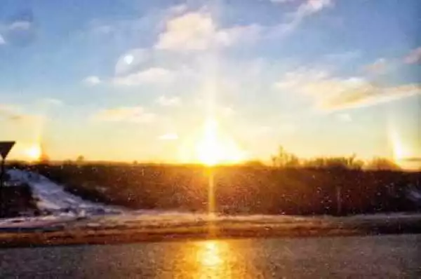 Impossible! Russians Left Totally Baffled as 3 Suns Appear in Sky All at Once (Photo)